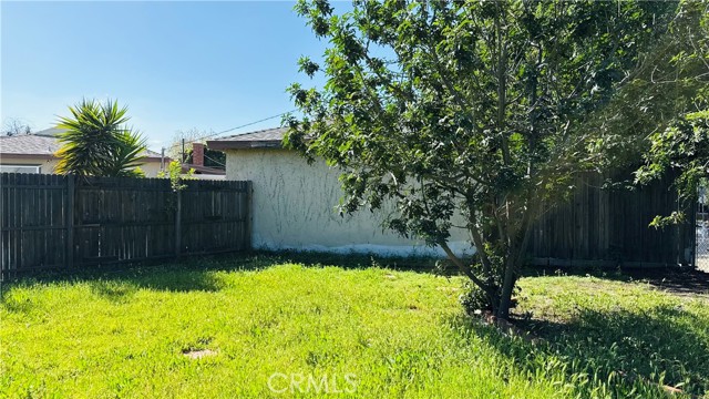 Detail Gallery Image 2 of 6 For 18237 Clark St, Tarzana,  CA 91356 - 3 Beds | 2/1 Baths