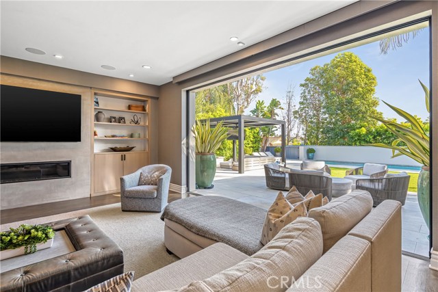 Detail Gallery Image 7 of 68 For 1240 5th St, Manhattan Beach,  CA 90266 - 7 Beds | 7/1 Baths