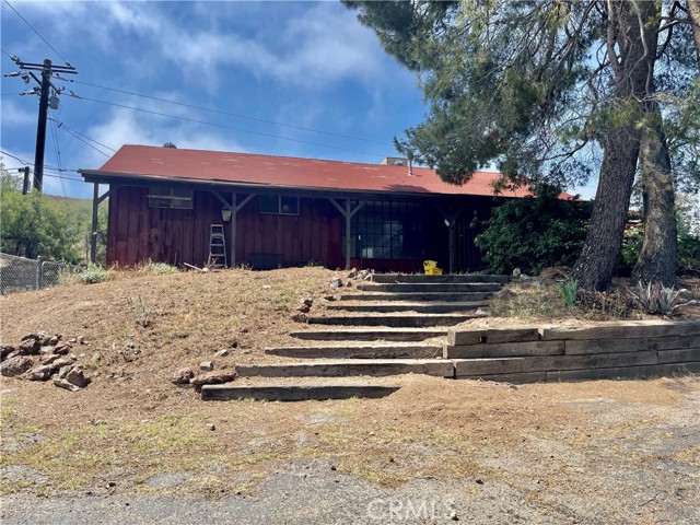32401 Barber Road, Agua Dulce CA: https://media.crmls.org/medias/7751f64d-39ce-4d76-90c0-be3f142f8dee.jpg