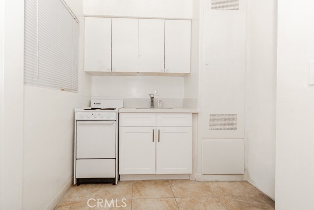 518 W Fredricks Street, Barstow CA: https://media.crmls.org/medias/7752a43e-3d9b-4871-b3a0-5490c3797b37.jpg