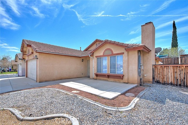 Detail Gallery Image 2 of 56 For 13571 Copperstone Dr, Victorville,  CA 92392 - 3 Beds | 2 Baths