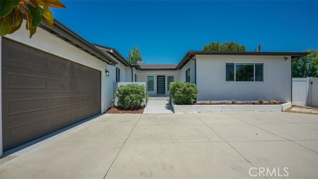 23853 Hatteras Street, Woodland Hills CA: https://media.crmls.org/medias/77530c98-b128-4e81-80f3-b4588e2b658d.jpg