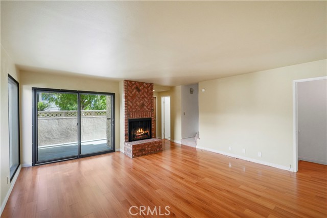 Detail Gallery Image 13 of 47 For 19451 Sherman Way #301,  Reseda,  CA 91335 - 3 Beds | 2/1 Baths