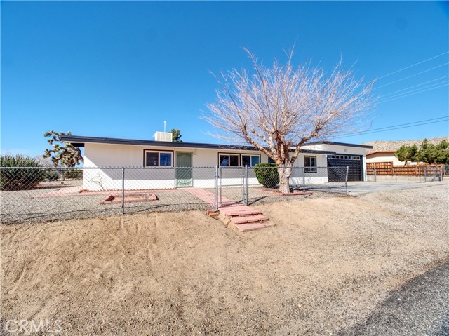 Detail Gallery Image 3 of 30 For 5960 Park Bld, Joshua Tree,  CA 92252 - 3 Beds | 2 Baths