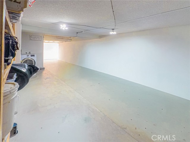 Detail Gallery Image 21 of 28 For 7904 Topanga Canyon Blvd #3,  Canoga Park,  CA 91304 - 3 Beds | 2/1 Baths