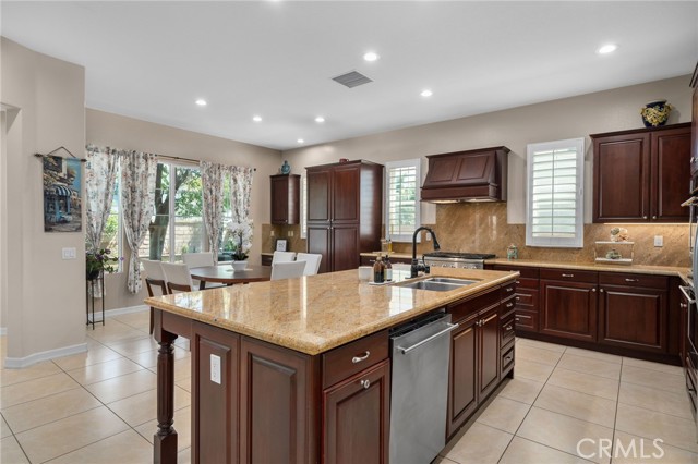 8416 Sunset Rose Drive, Corona CA: https://media.crmls.org/medias/7755c2d0-4ccf-4acb-bbc3-2ad92fa2be78.jpg