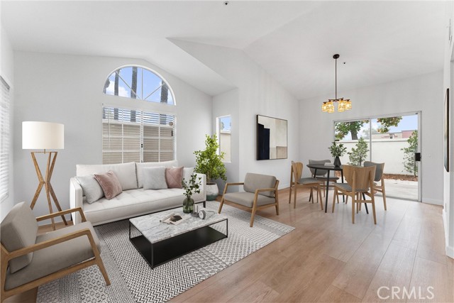 Detail Gallery Image 3 of 28 For 13677 Crawford Ct, Fontana,  CA 92336 - 3 Beds | 2/1 Baths