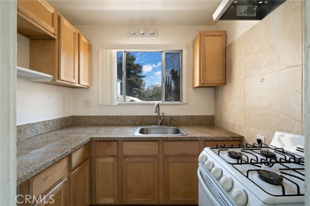1412 S Victoria Avenue, Los Angeles CA: https://media.crmls.org/medias/77573d24-9a78-445a-8b5c-2aa51f8fb30a.jpg