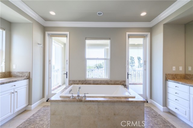 62 Heirloom, Irvine CA: https://media.crmls.org/medias/77574d1b-f5fa-4350-8084-a63df6c21cd8.jpg