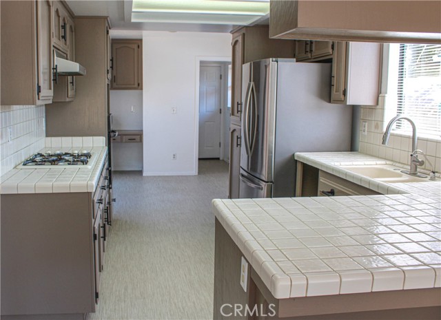 Detail Gallery Image 2 of 15 For 1121 Craig Dr, Lompoc,  CA 93436 - 4 Beds | 2 Baths