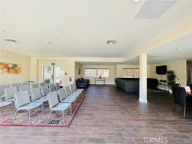 Detail Gallery Image 8 of 26 For 181 S Cross Creek Rd #E,  Orange,  CA 92869 - 1 Beds | 1 Baths