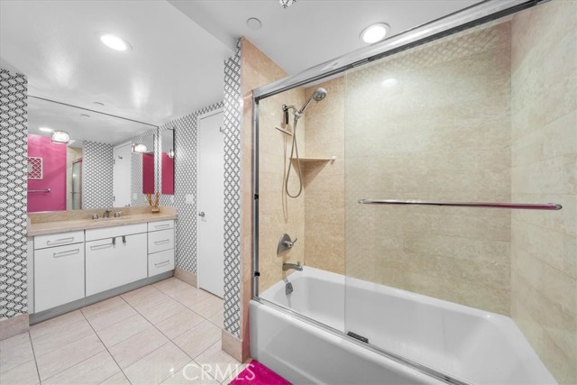 13600 Marina Pointe Dr., Marina del Rey CA: https://media.crmls.org/medias/77597a21-b458-45f2-bc77-afc7299870fc.jpg
