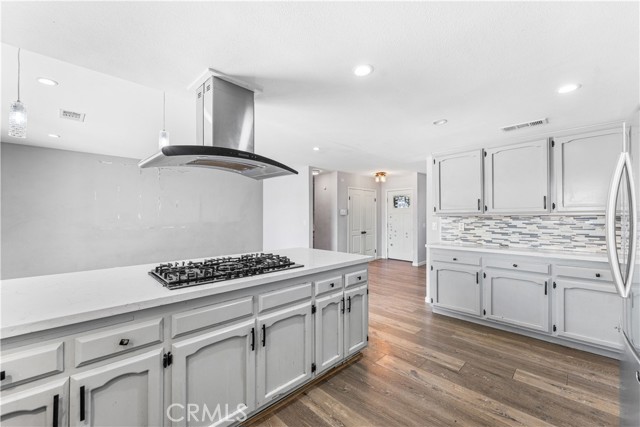 Detail Gallery Image 15 of 43 For 3322 E Avenue H, Lancaster,  CA 93535 - 6 Beds | 3 Baths