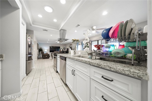 Detail Gallery Image 15 of 48 For 14215 Canterbury Dr, Victorville,  CA 92395 - 3 Beds | 2 Baths