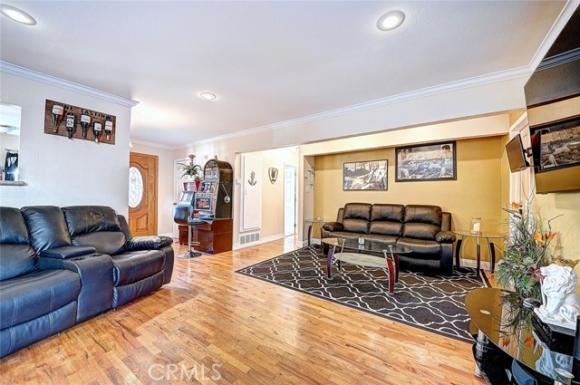 Detail Gallery Image 8 of 48 For 8297 E Carburton, Long Beach,  CA 90808 - 4 Beds | 2 Baths