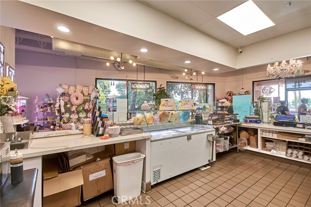 2145 Foothill Boulevard, La Verne CA: https://media.crmls.org/medias/775bd032-bec1-4490-8364-f13e85dda197.jpg
