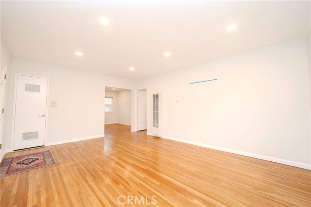 Detail Gallery Image 11 of 22 For 5841 Bowcroft, Los Angeles,  CA 90016 - 2 Beds | 2 Baths