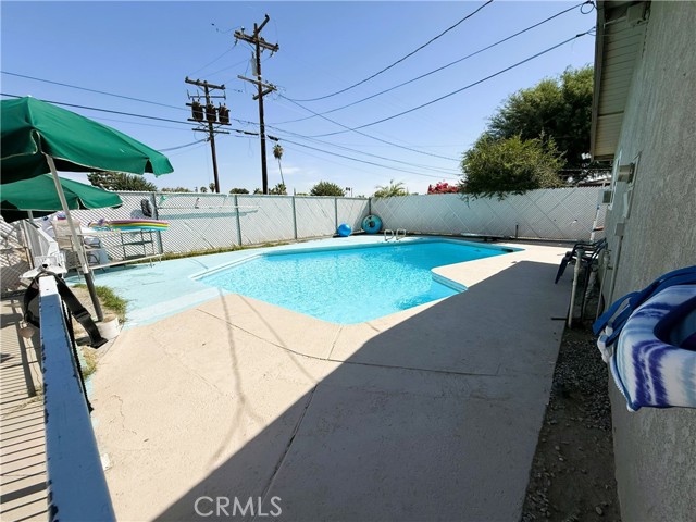 Detail Gallery Image 17 of 23 For 1320 White Ln, Bakersfield,  CA 93307 - 4 Beds | 2 Baths