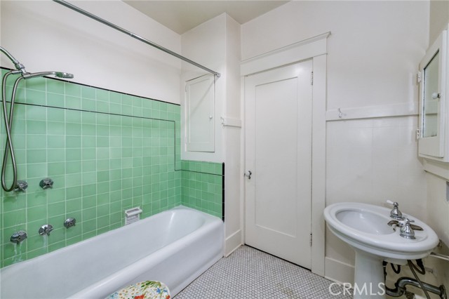 Detail Gallery Image 34 of 61 For 605 E Home Ave, Fresno,  CA 93728 - 5 Beds | 4/1 Baths