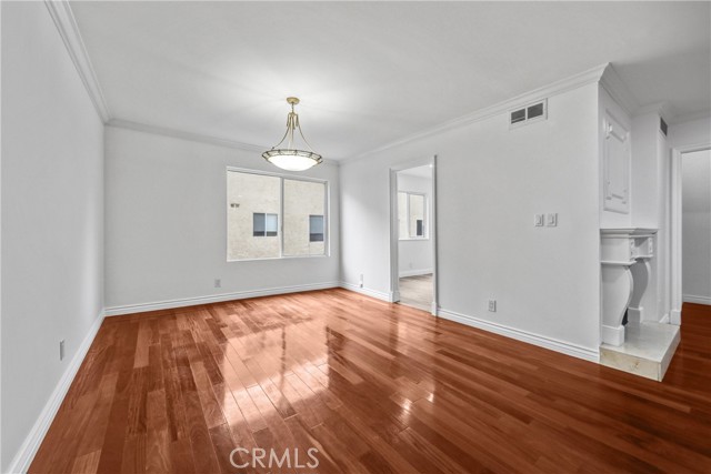 Detail Gallery Image 8 of 29 For 9637 via Rimini #121,  Burbank,  CA 91504 - 3 Beds | 3 Baths