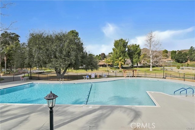 Detail Gallery Image 7 of 9 For 26487 Fairway Cir, Newhall,  CA 91321 - 2 Beds | 2 Baths