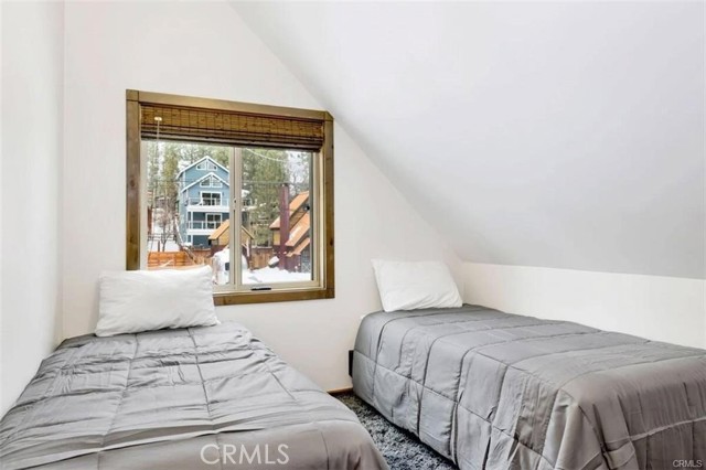 40221 Esterly Lane, Big Bear Lake CA: https://media.crmls.org/medias/775eefae-06bd-49cc-bbb4-475b6474f886.jpg
