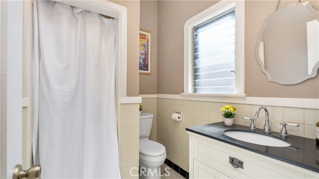 Detail Gallery Image 48 of 69 For 2042 N Ross St, Santa Ana,  CA 92706 - 3 Beds | 2/1 Baths
