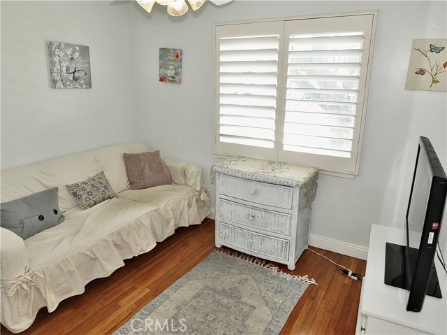 Image 22 of 43 For 6151 Wentworth