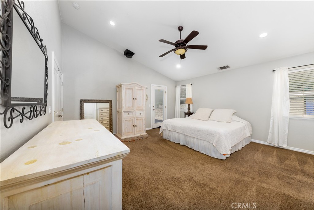 https://media.crmls.org/medias/77621170-4dfe-42e7-895e-bed607e10112.jpg?preset=X-Large