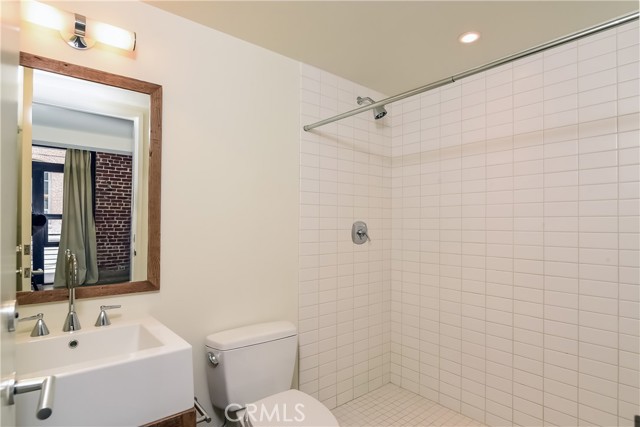 Detail Gallery Image 14 of 31 For 940 E 2nd St #20,  Los Angeles,  CA 90012 - 2 Beds | 2/1 Baths