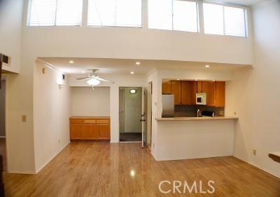 Detail Gallery Image 6 of 17 For 5325 Newcastle, Encino,  CA 91316 - 2 Beds | 1 Baths