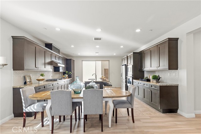 115 Hollow Tree, Irvine CA: https://media.crmls.org/medias/7762e0a8-288f-463d-b44b-cbb854e564f9.jpg