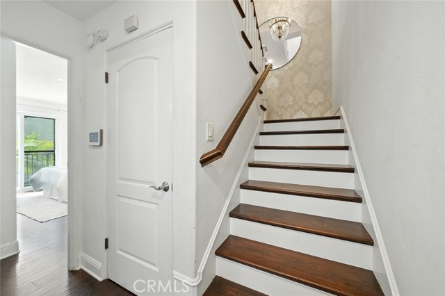 213 Seaview Street, Manhattan Beach CA: https://media.crmls.org/medias/7763226c-6d7c-4e07-94c6-35fc0dfb99a5.jpg