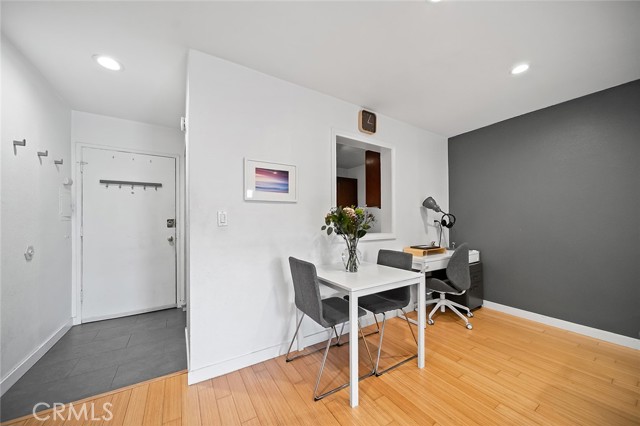 1222 N Olive Dr, West Hollywood CA: https://media.crmls.org/medias/776361ee-181b-4152-b6e7-3818c78afa11.jpg
