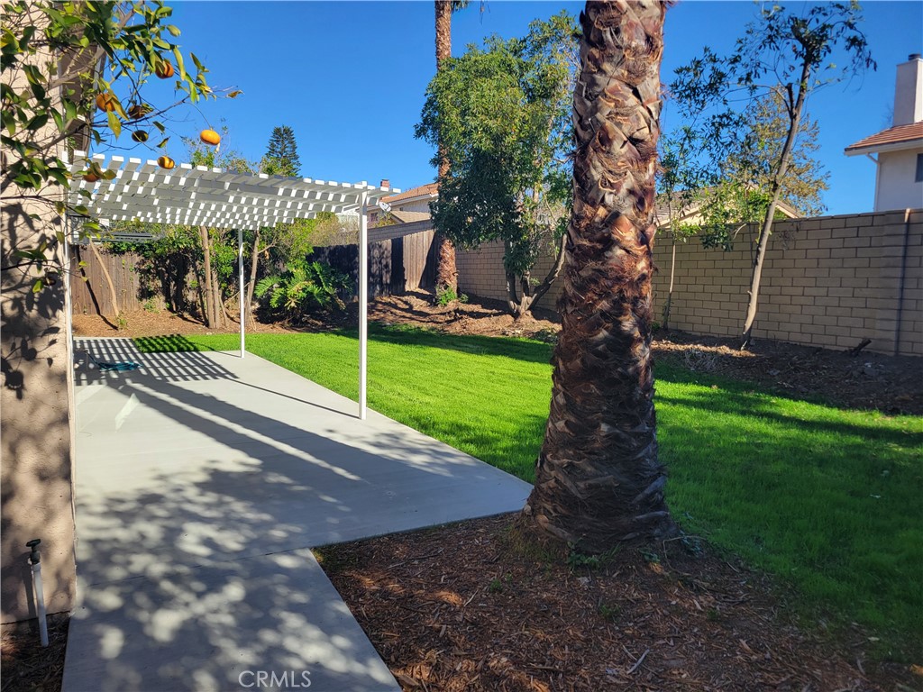 https://media.crmls.org/medias/776386c6-08be-404e-978c-87b21484ff9a.jpg?preset=X-Large