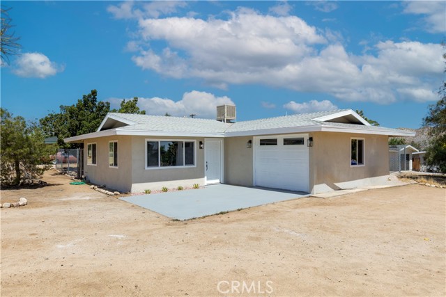 Detail Gallery Image 1 of 22 For 55650 Navajo Trl, Yucca Valley,  CA 92284 - 2 Beds | 1 Baths