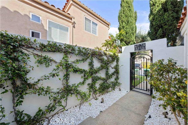 Detail Gallery Image 3 of 48 For 57 Shearwater Pl, Newport Beach,  CA 92660 - 3 Beds | 2/1 Baths