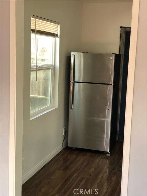 121 E Bort Street, Long Beach CA: https://media.crmls.org/medias/776851f8-f924-4c27-a00d-b5dad18efeb4.jpg