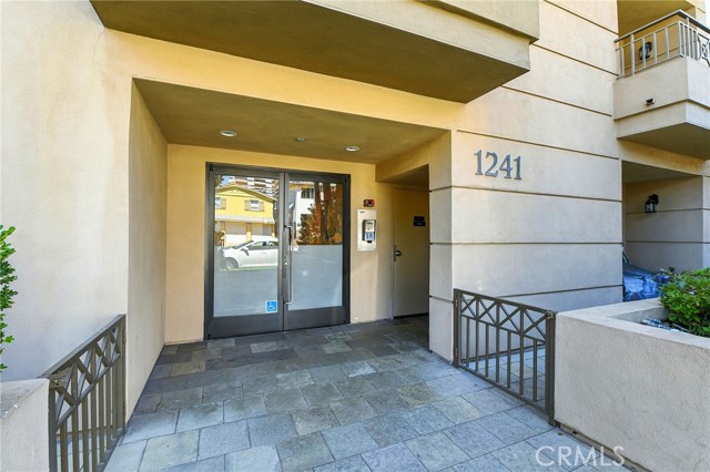 1241 S Westgate Avenue, Los Angeles CA: https://media.crmls.org/medias/77686dfc-c084-4312-b111-6092683536e1.jpg