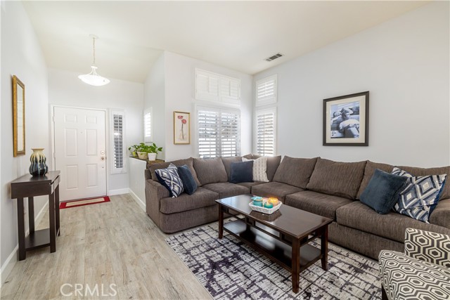 Detail Gallery Image 12 of 60 For 3427 Kentucky Ln, Corona,  CA 92882 - 3 Beds | 2 Baths