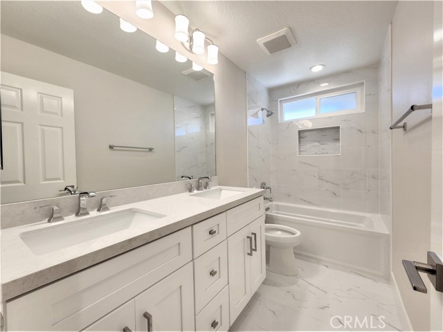 Detail Gallery Image 28 of 34 For 14 Andalucia, Irvine,  CA 92614 - 5 Beds | 3 Baths