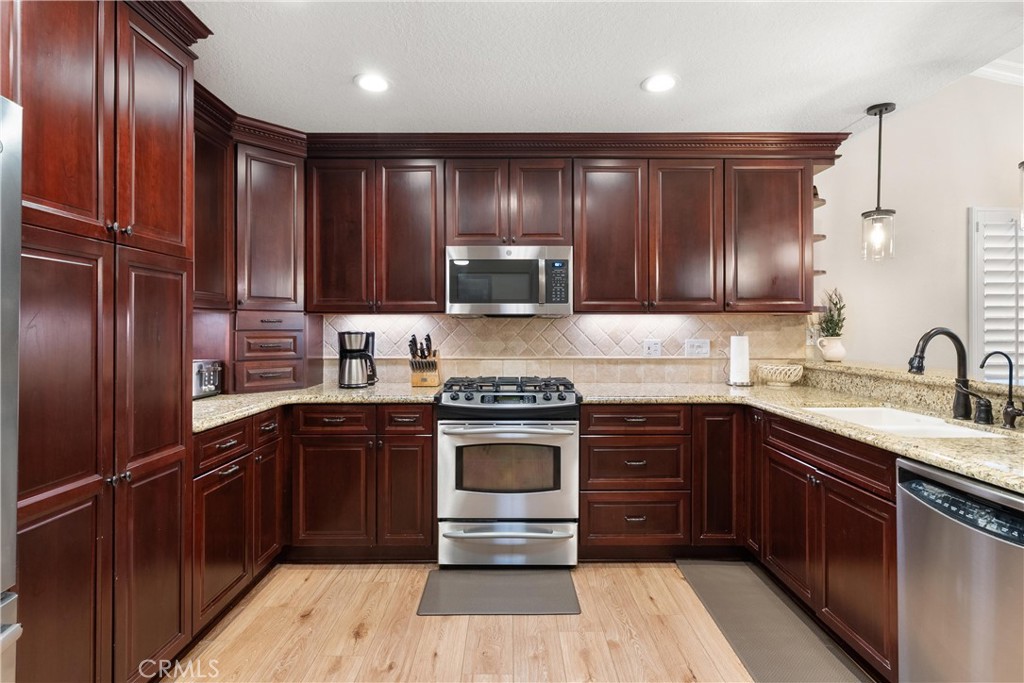 MLS #OC25233783 image #9