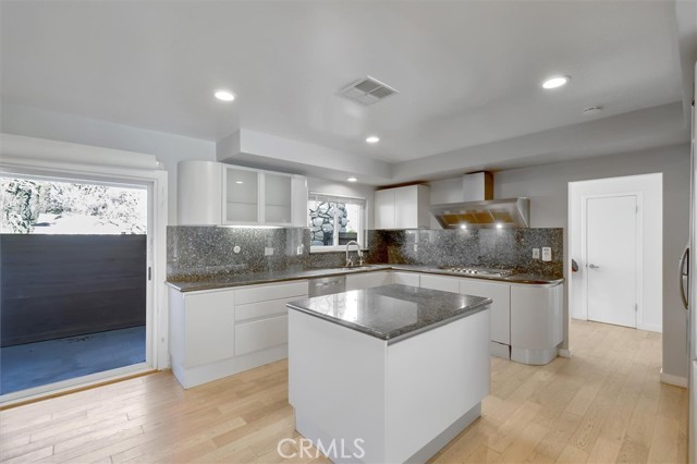 Detail Gallery Image 20 of 65 For 24216 Calvert St, Woodland Hills,  CA 91367 - 5 Beds | 3/1 Baths