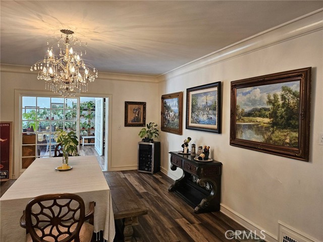 728 S Windsor Boulevard, Los Angeles CA: https://media.crmls.org/medias/776b0d26-fc18-4343-b844-10b78f436a20.jpg