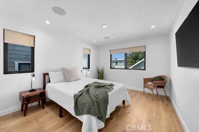 Detail Gallery Image 9 of 12 For 221 28th St, Hermosa Beach,  CA 90254 - 4 Beds | 4/1 Baths