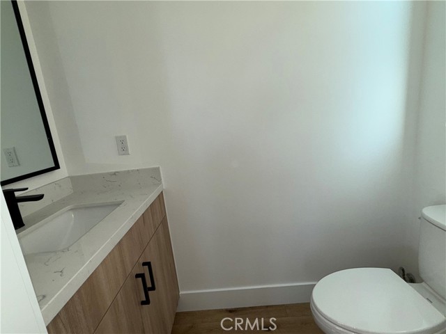 5044 Laurel Canyon Boulevard, Valley Village CA: https://media.crmls.org/medias/776bdfc7-8593-42d4-a342-c84fa0634e4e.jpg