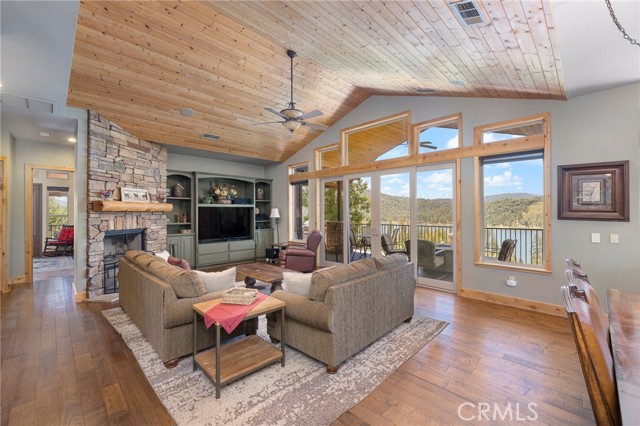 39828 Granite Ridge Lane, Bass Lake CA: https://media.crmls.org/medias/776bff90-baff-4621-9e18-db6e543d298c.jpg