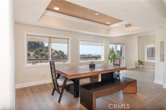 Detail Gallery Image 12 of 42 For 6432 Weidlake Dr, Los Angeles,  CA 90068 - 4 Beds | 3/1 Baths