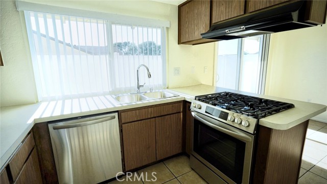 7310 Corsican Drive, Huntington Beach CA: https://media.crmls.org/medias/776c9c6a-a588-4f53-bc55-11cd7020fe97.jpg