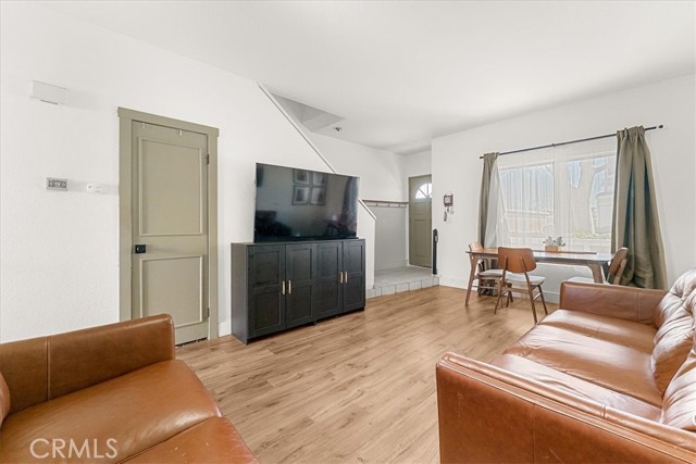 Detail Gallery Image 2 of 27 For 926 W Philadelphia #57,  Ontario,  CA 91762 - 2 Beds | 2/1 Baths